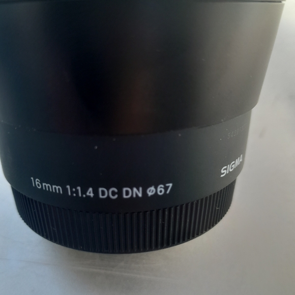 Sigma Lens - Picture 2 of 5